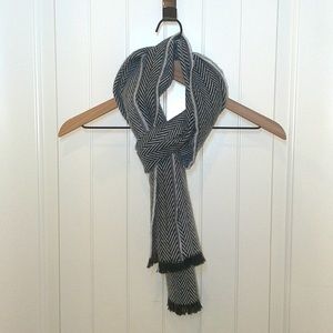 Classic Herringbone pattern woven scarf no brand, men’s or women’s